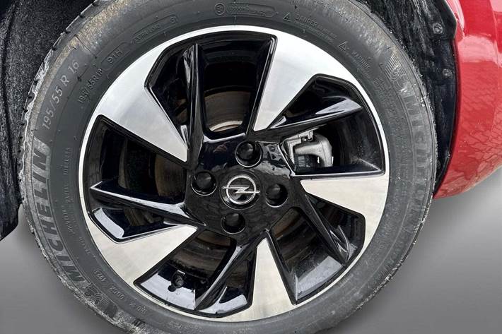 Rød Opel Corsa-e fra 2024