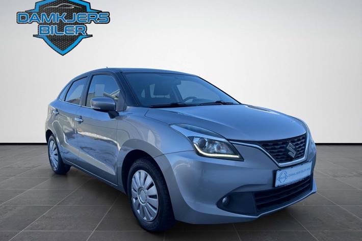 Grå Suzuki Baleno fra 2016 set udefra