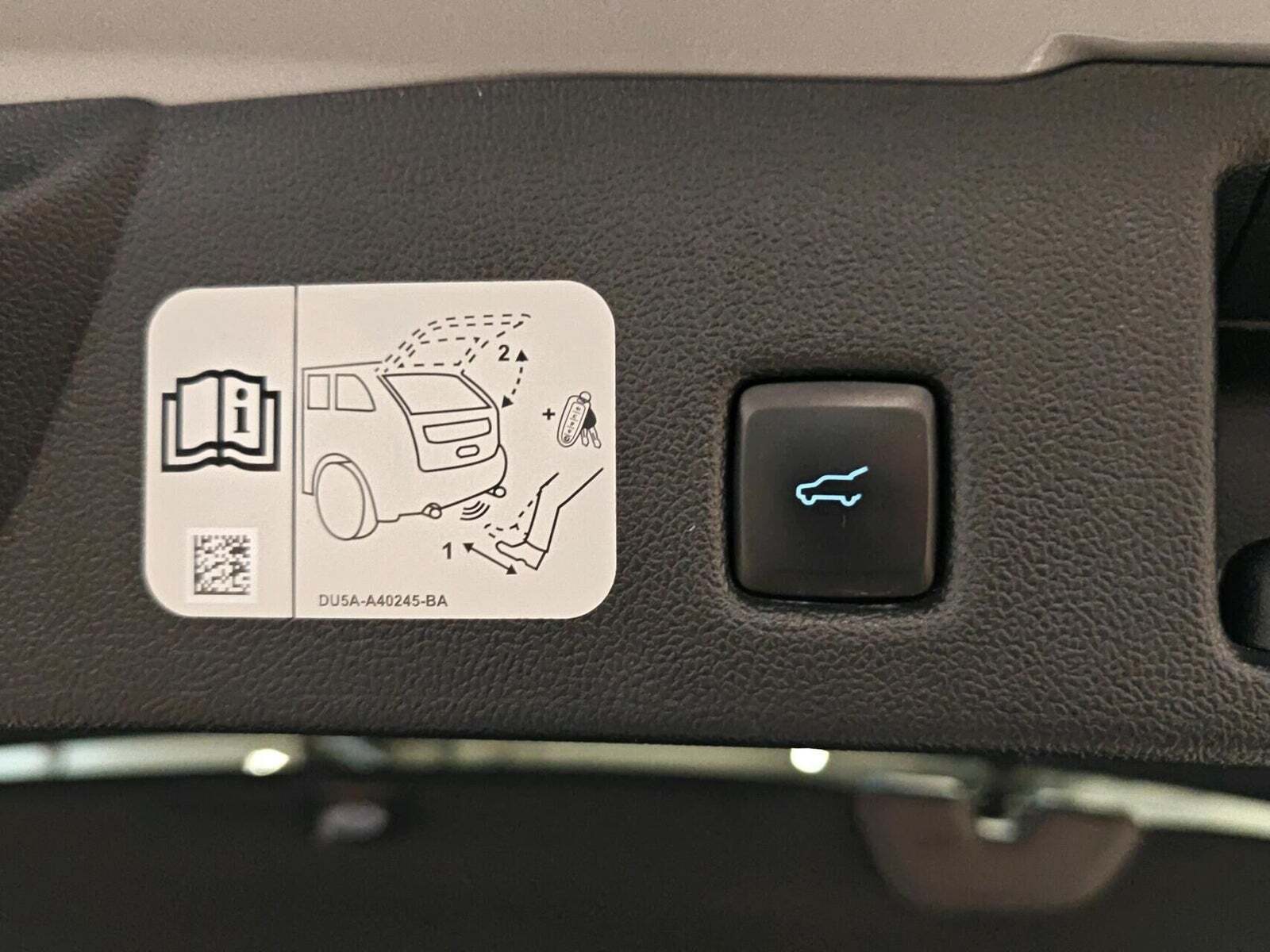 Grå Ford Kuga fra 2020