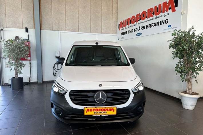 Hvid Mercedes eCitan fra 2023