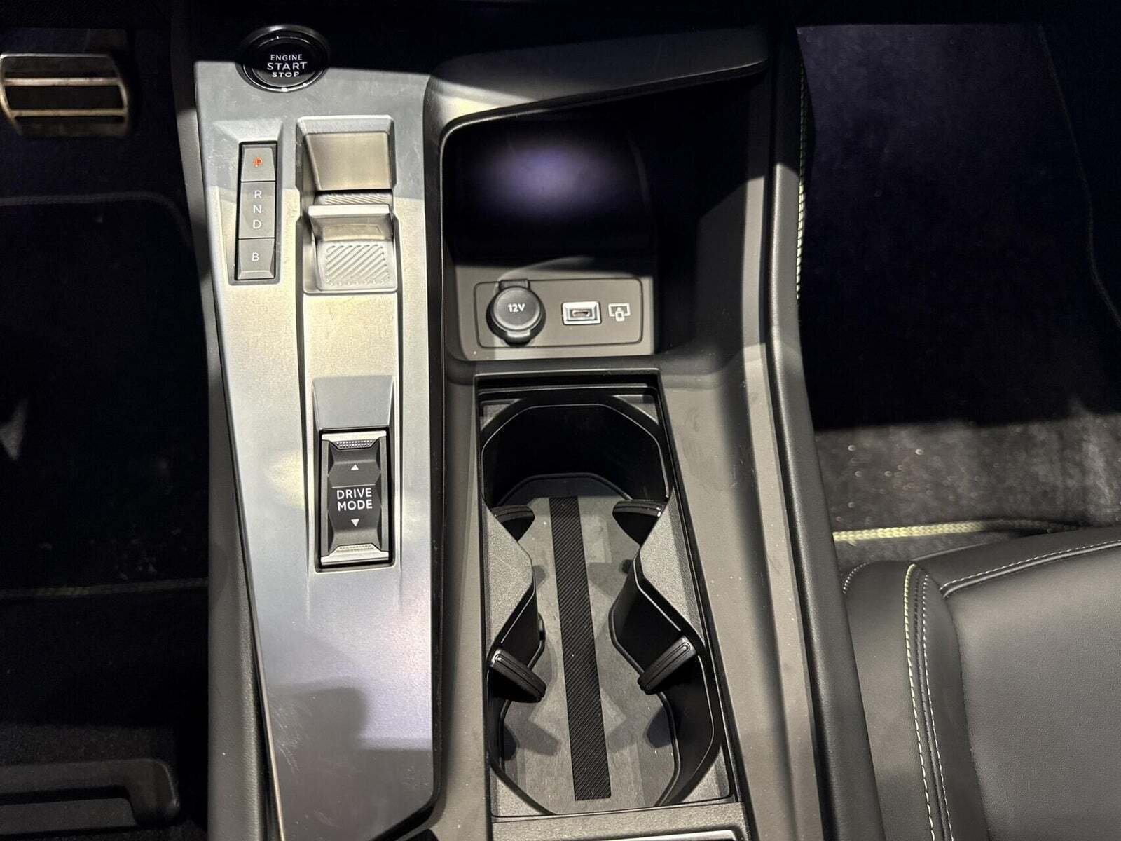 Hvid Peugeot E-308 fra 2023