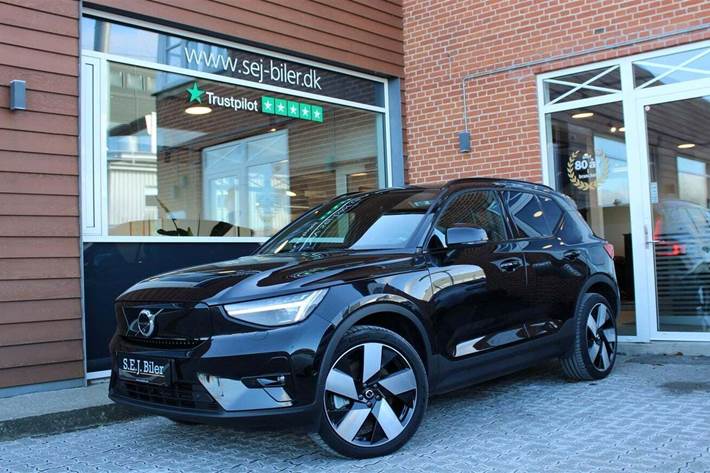Sort Volvo EX40 fra 2024 set udefra