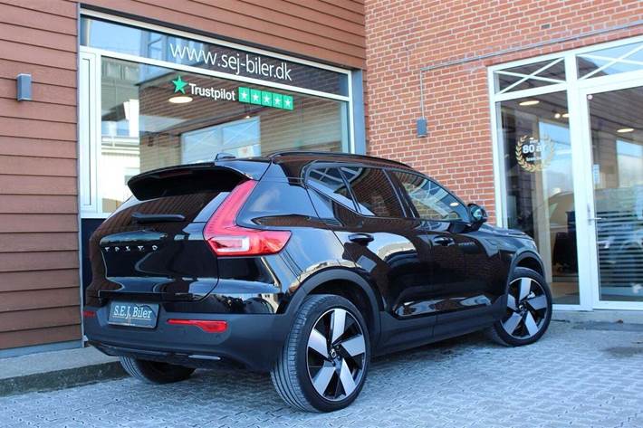 Sort Volvo EX40 fra 2024