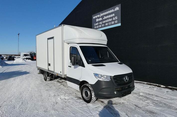 Hvid Mercedes Sprinter 317 fra 2024