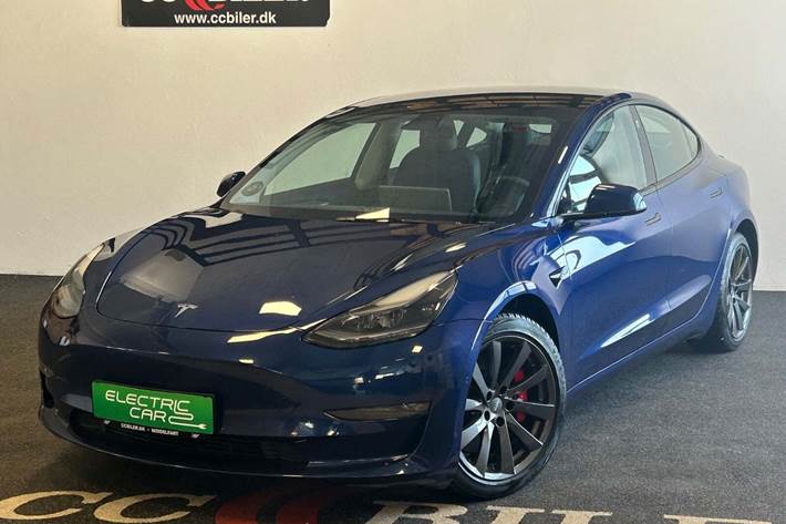 Blå Tesla Model 3 fra 2022
