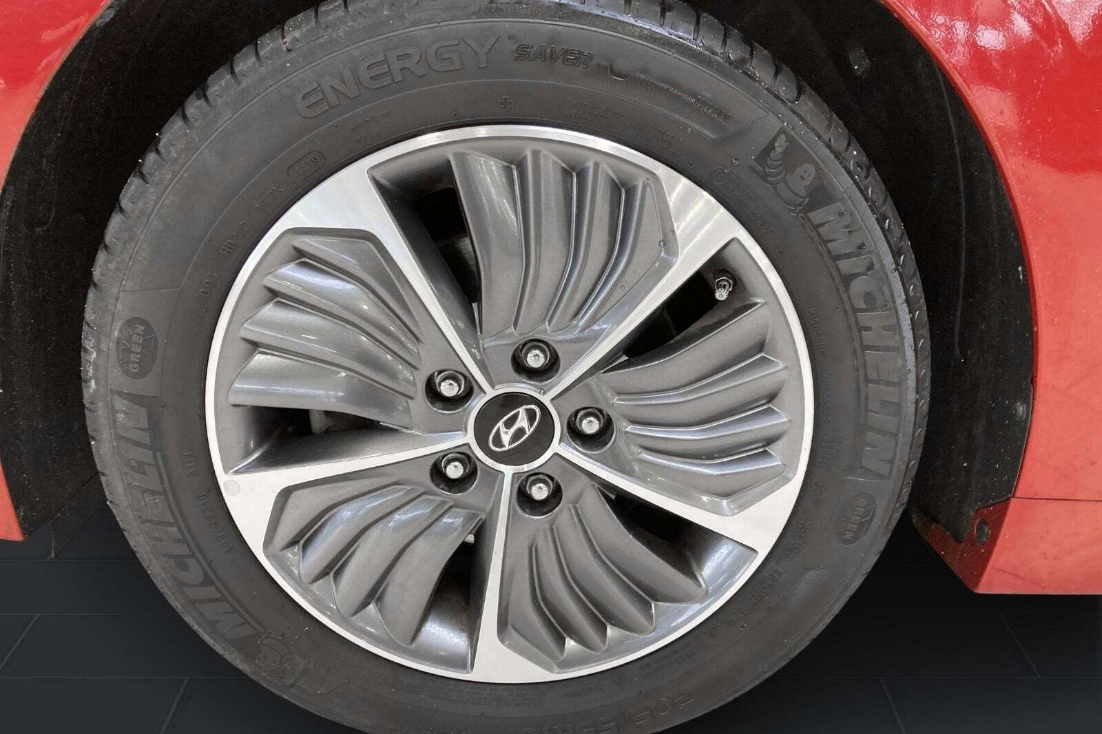 Grå Hyundai Ioniq fra 2020