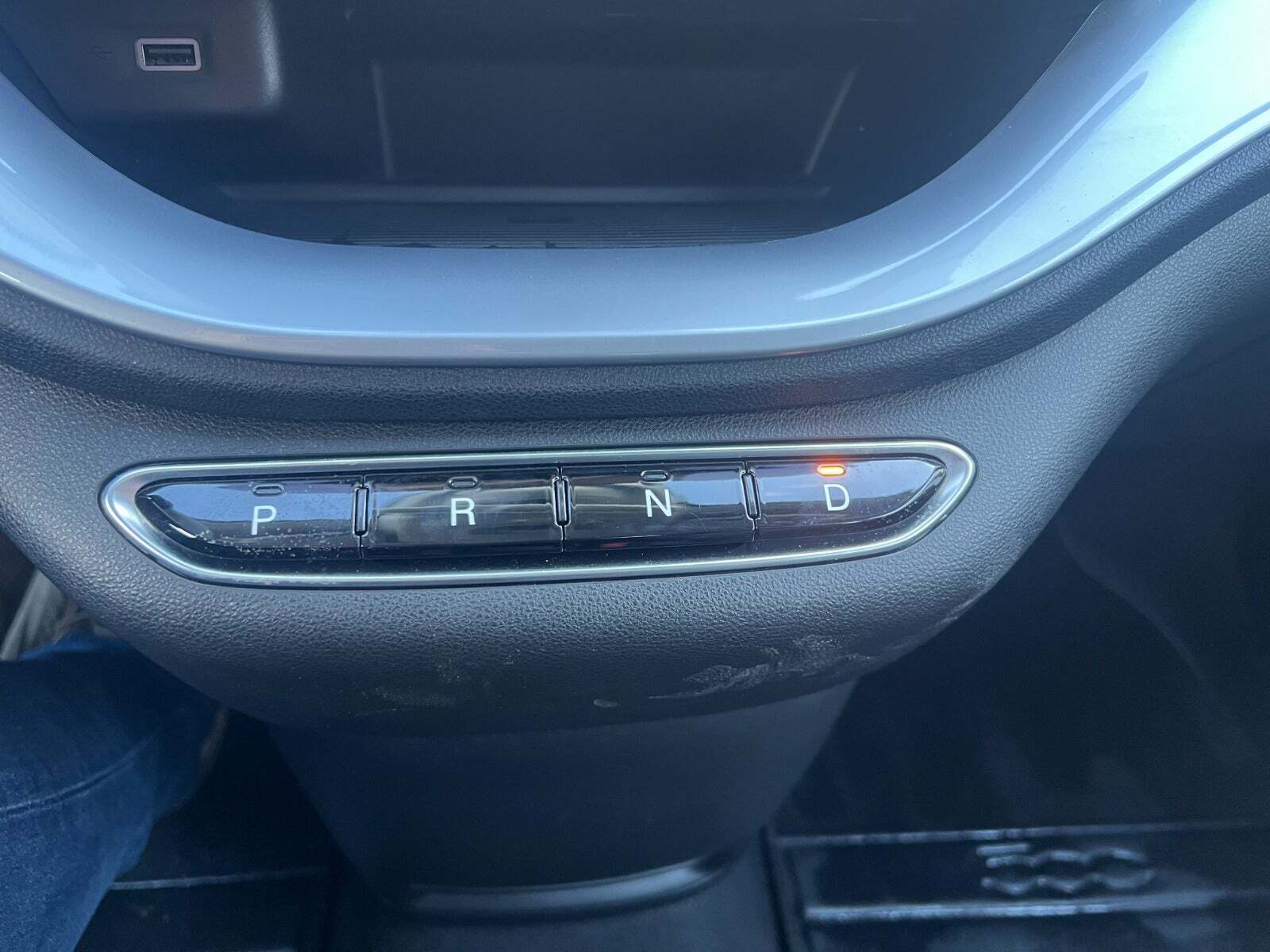 Grå Fiat 500e fra 2021