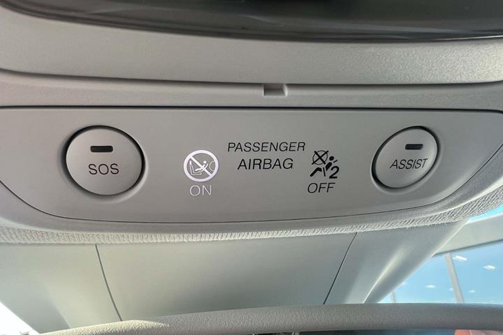 Grå Fiat 500e fra 2021