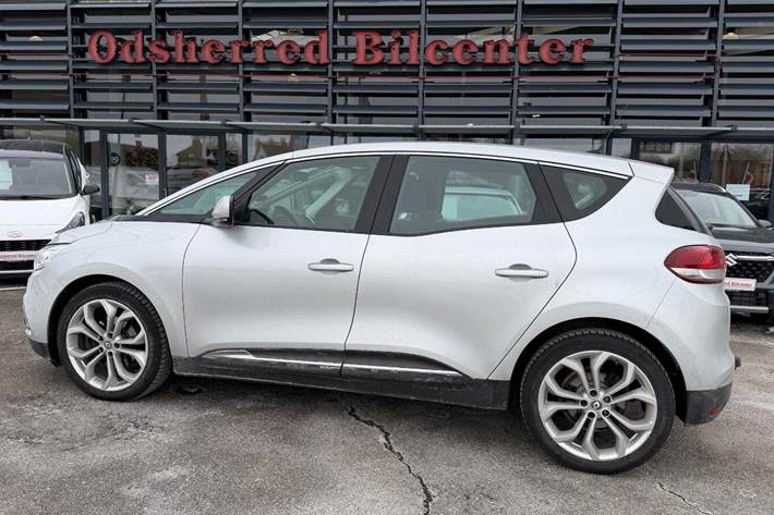 Sølv Renault Scenic IV fra 2017