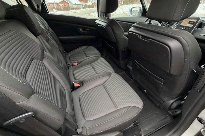 Sølv Renault Scenic IV fra 2017