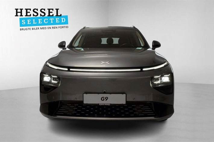 Grå Xpeng G9 fra 2023