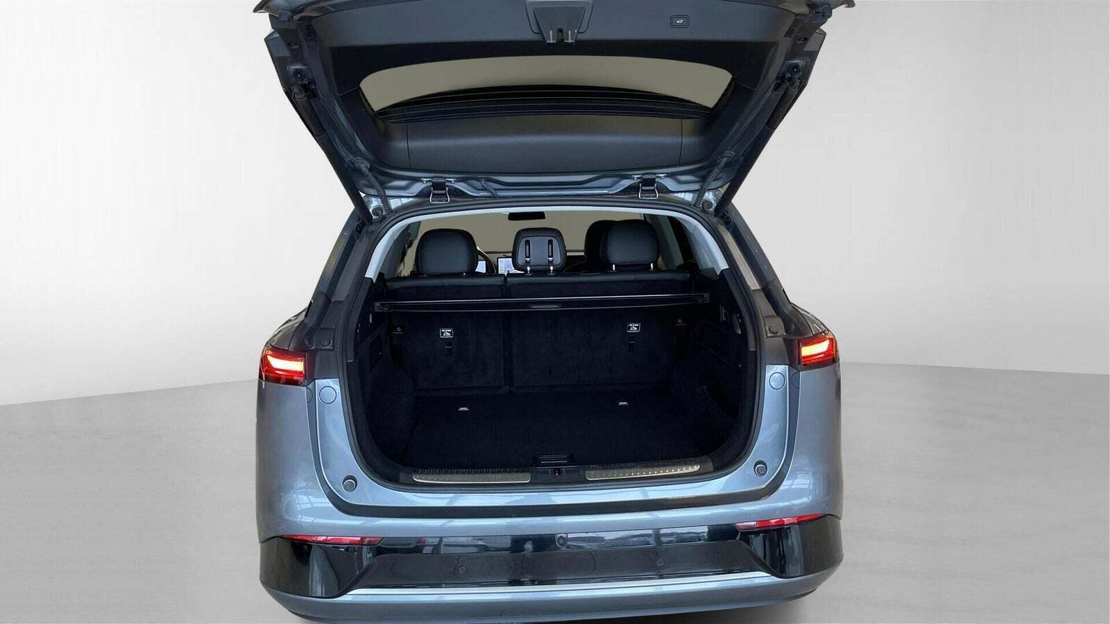 Grå Xpeng G9 fra 2023