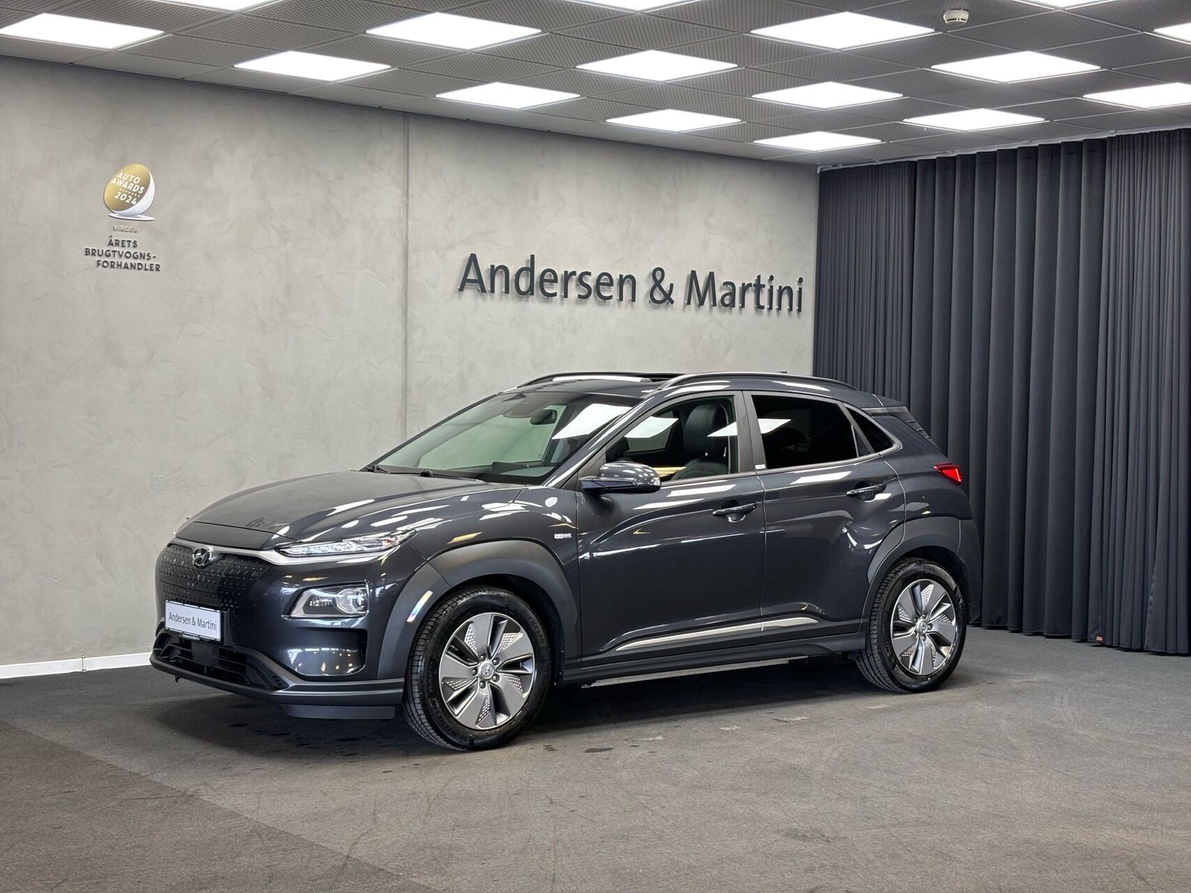 Grå Hyundai Kona fra 2021