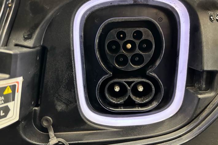 Grå Hyundai Kona fra 2021