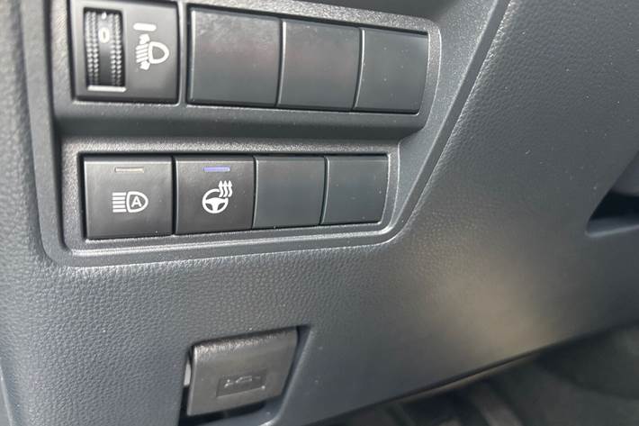 Grå Toyota Yaris fra 2022