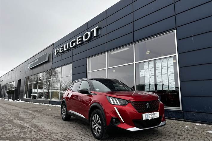 Rød Peugeot e-2008 fra 2021