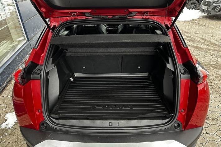 Rød Peugeot e-2008 fra 2021