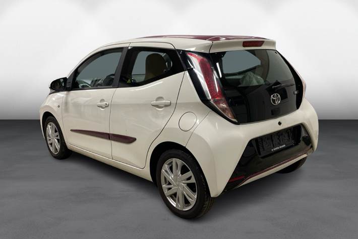 Hvid Toyota Aygo fra 2014