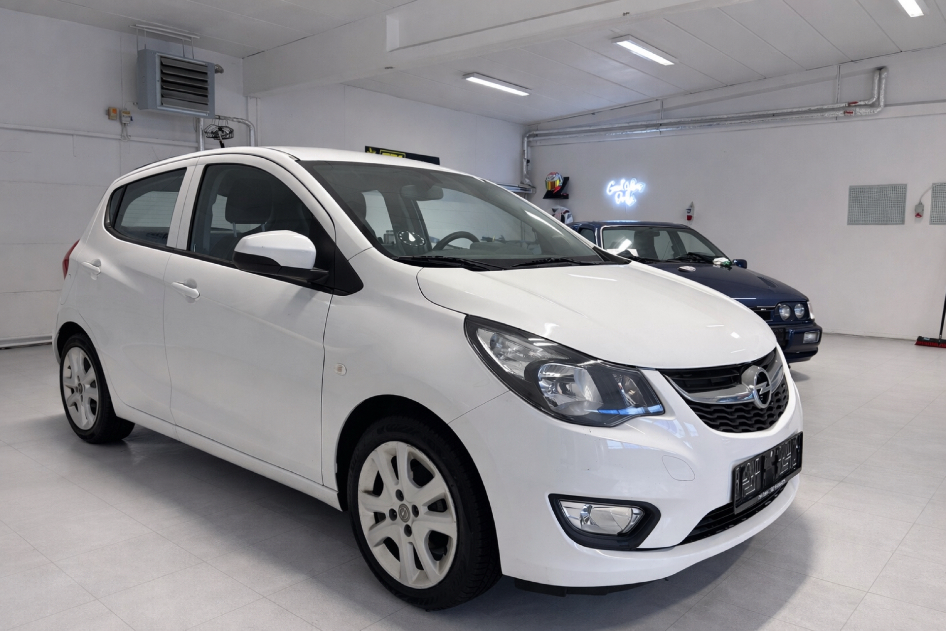 Hvid Opel Karl fra 2017
