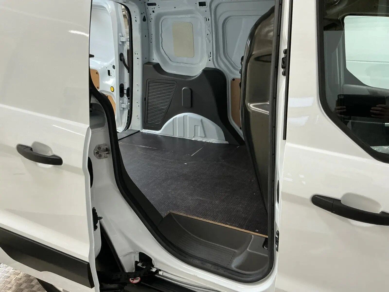 Hvid Ford Transit Connect fra 2020
