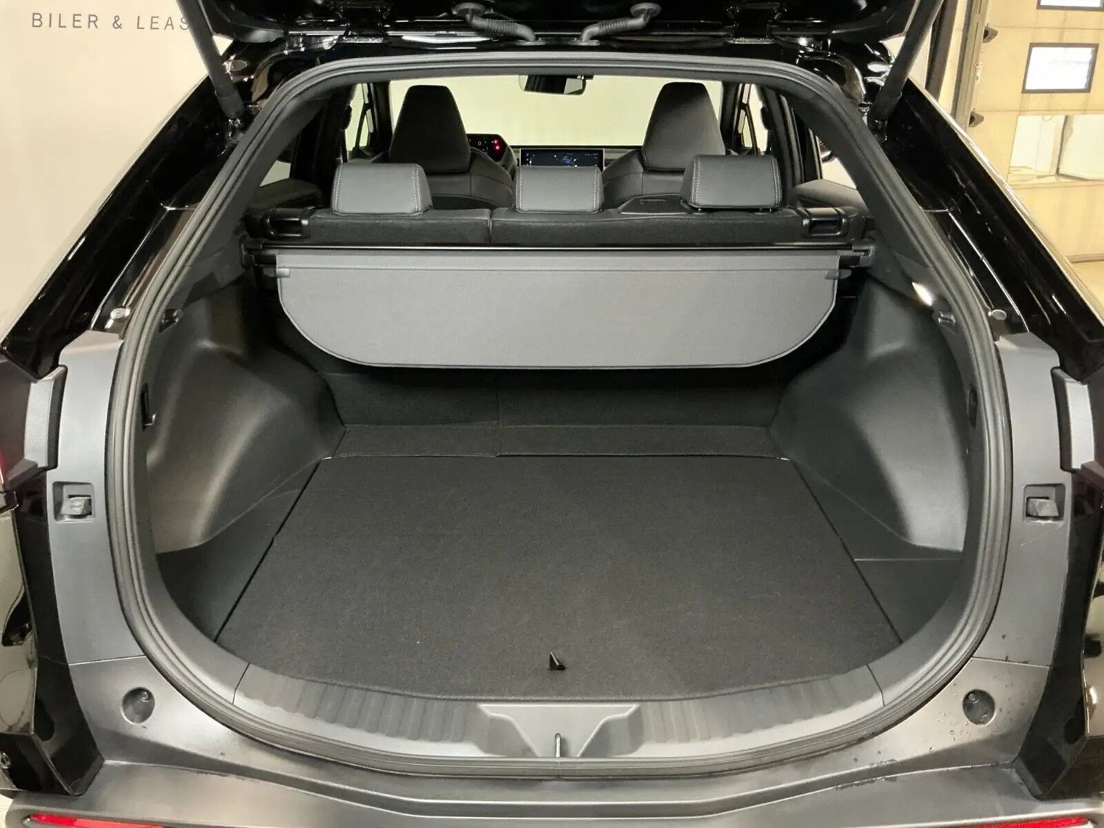 Sort Toyota BZ4X fra 2025