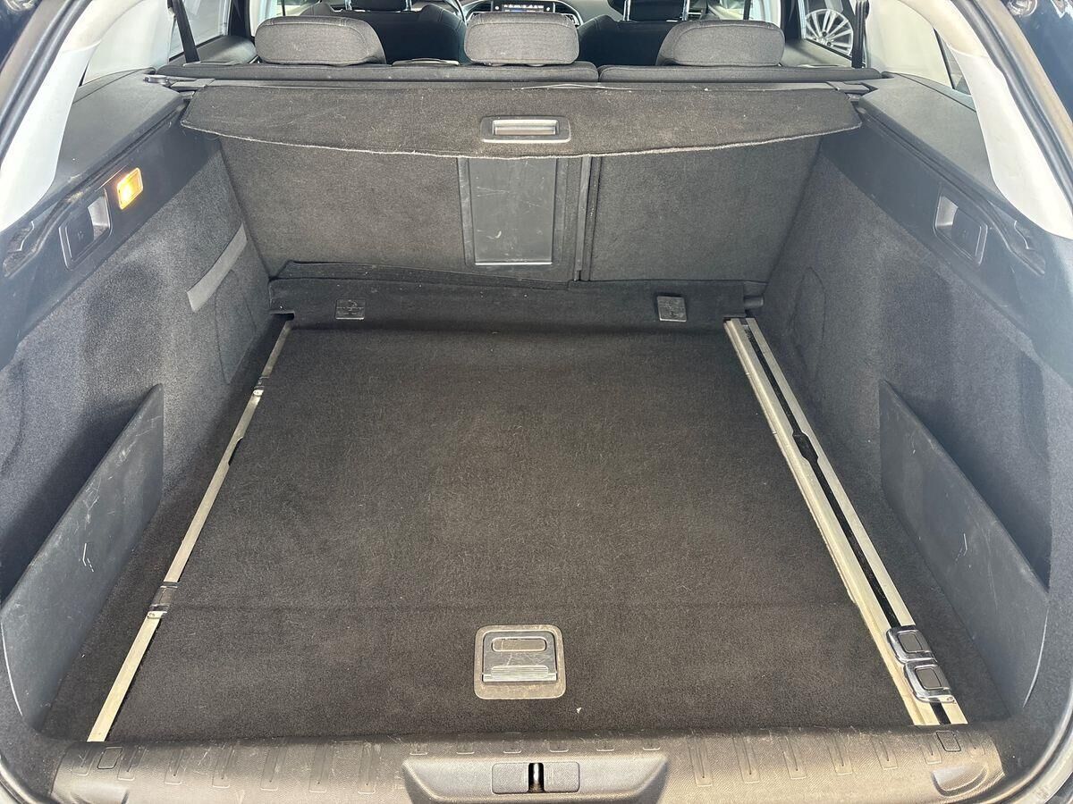 Sort Peugeot 308 fra 2015