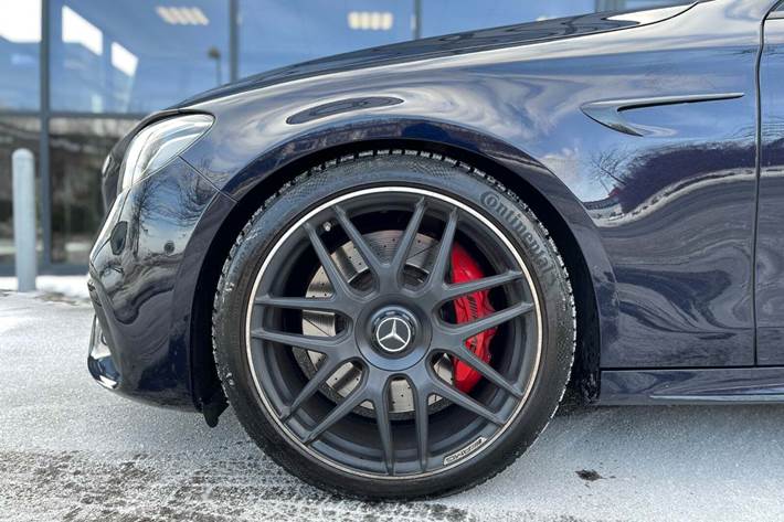 Blå Mercedes E63 fra 2019