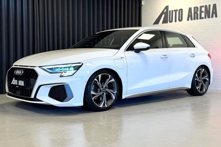 Hvid Audi A3 fra 2021 set udefra
