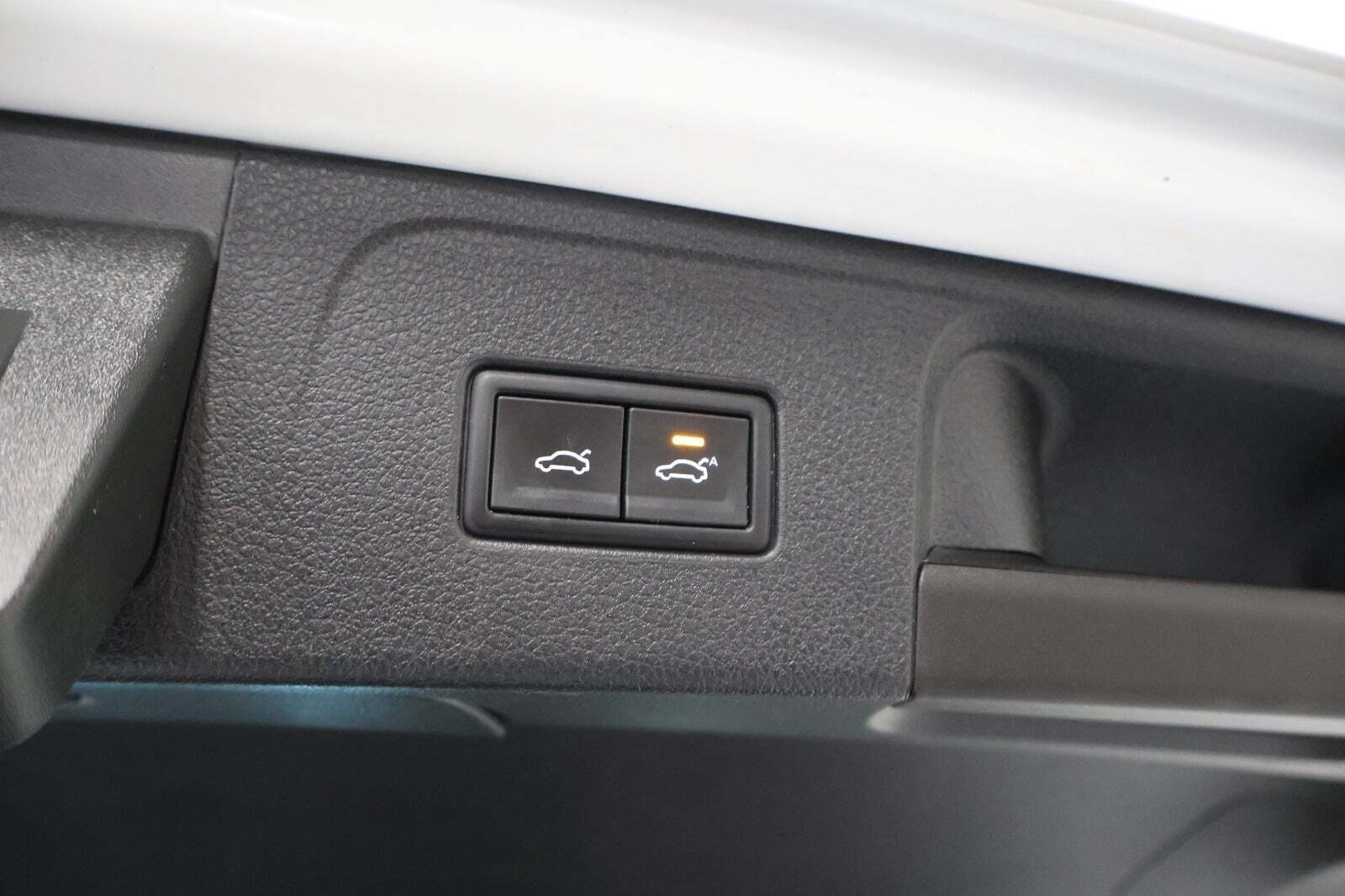 Hvid VW Passat fra 2019