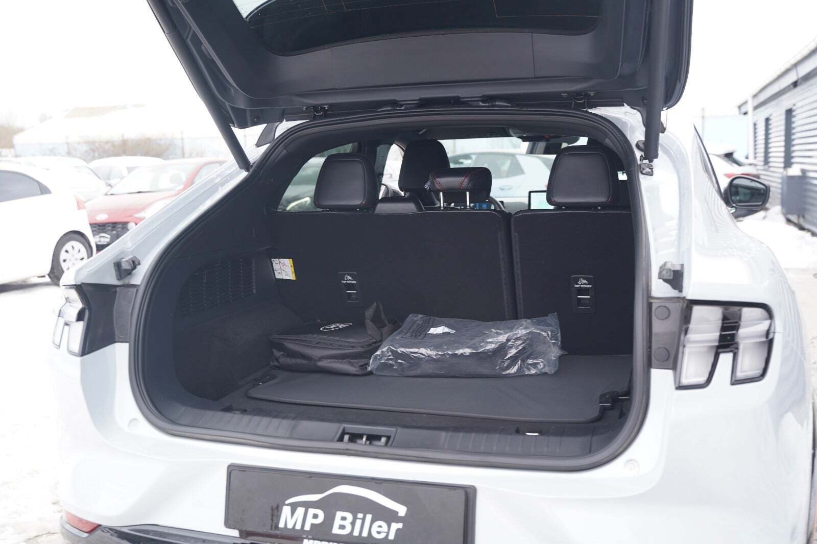 Hvid Ford Mustang Mach-E fra 2024