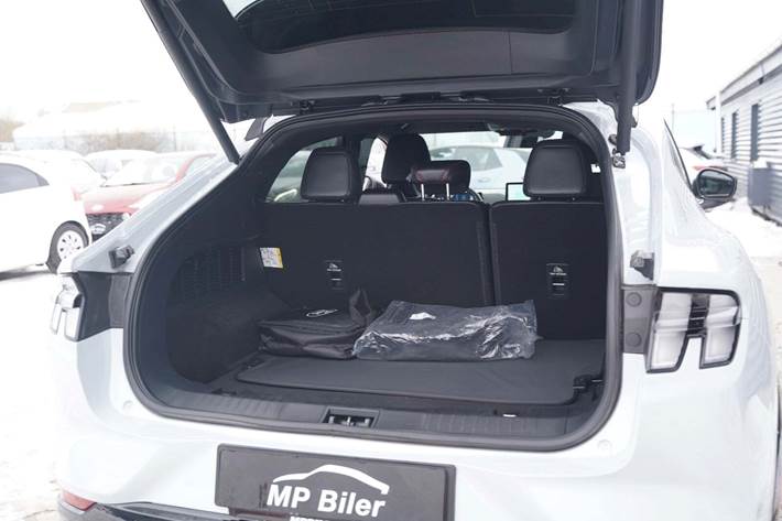 Hvid Ford Mustang Mach-E fra 2024