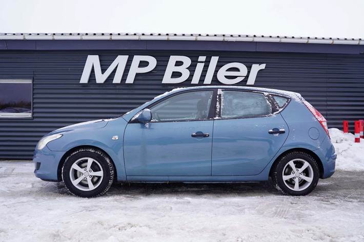 Blå Hyundai i30 fra 2008