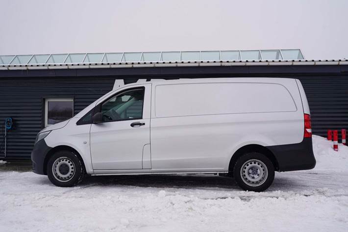 Sølv Mercedes Vito 114 fra 2021