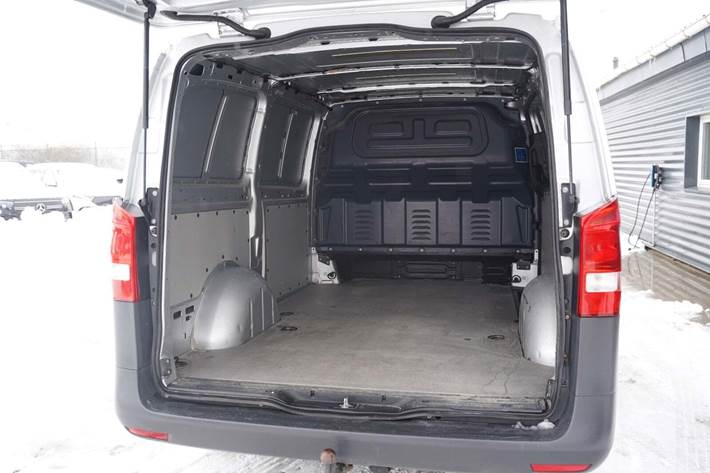 Sølv Mercedes Vito 114 fra 2021