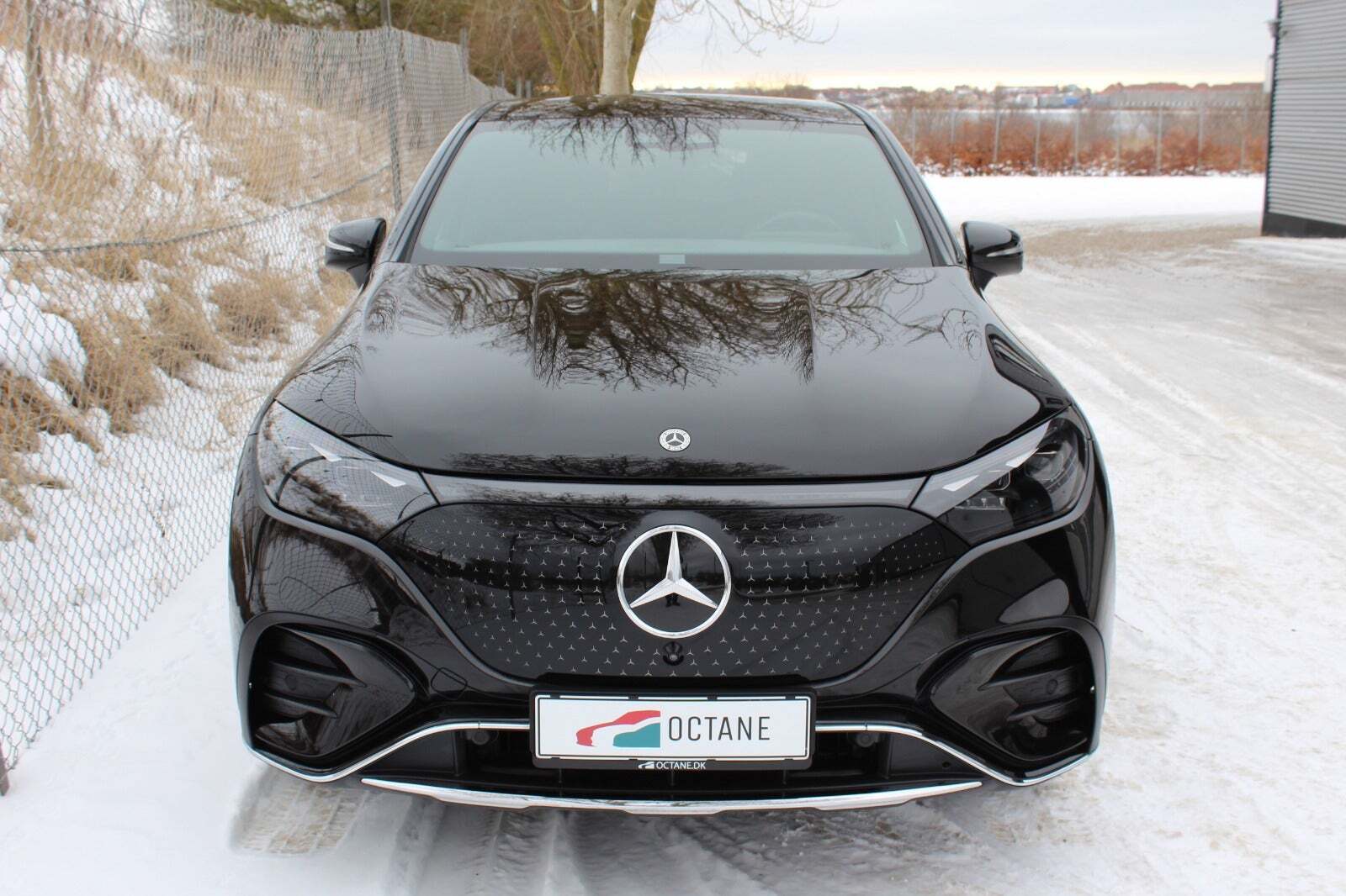 Sort Mercedes EQE350 SUV fra 2024