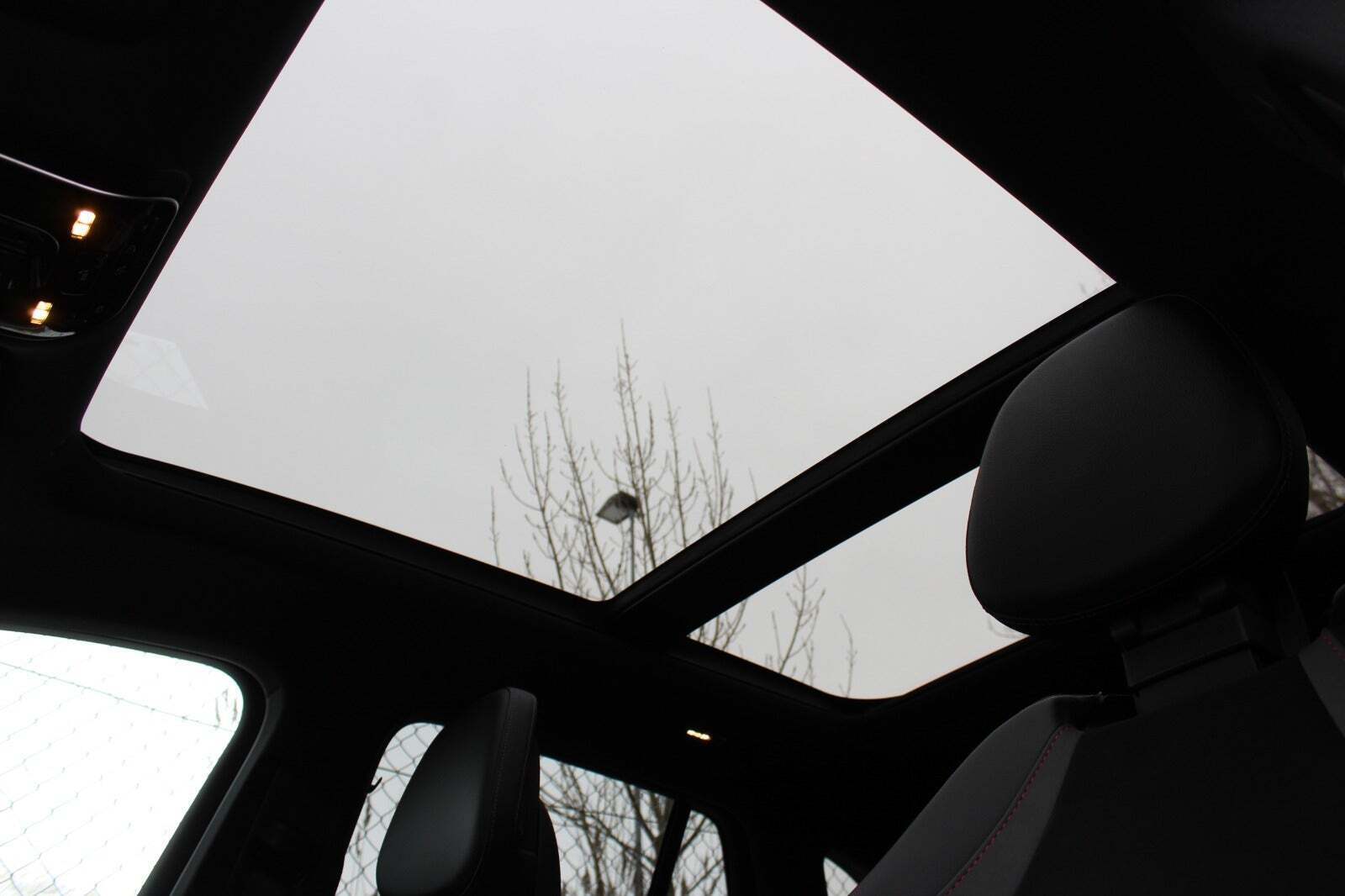 Sort Mercedes EQE350 SUV fra 2024