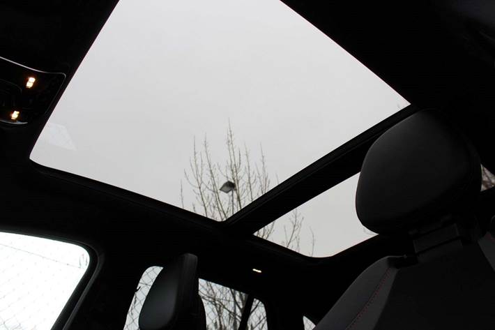 Sort Mercedes EQE350 SUV fra 2024