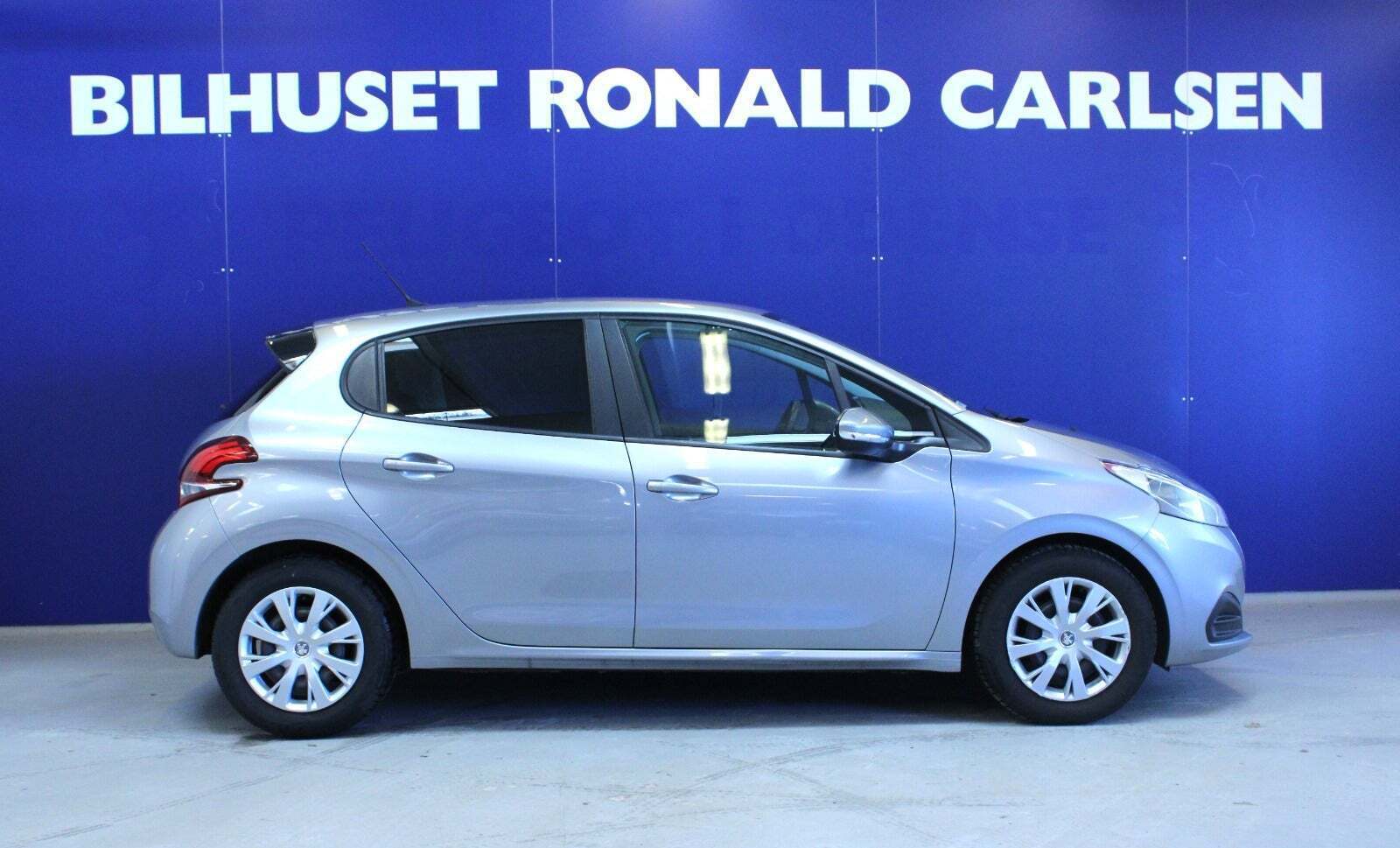 Sølv Peugeot 208 fra 2018