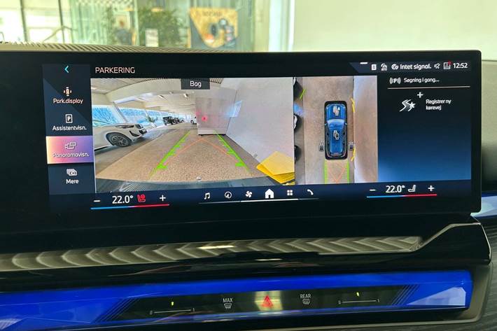 Blå BMW i5 fra 2025