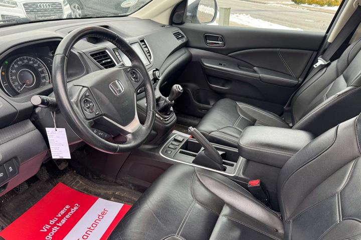 Hvid Honda CR-V fra 2016 set indefra