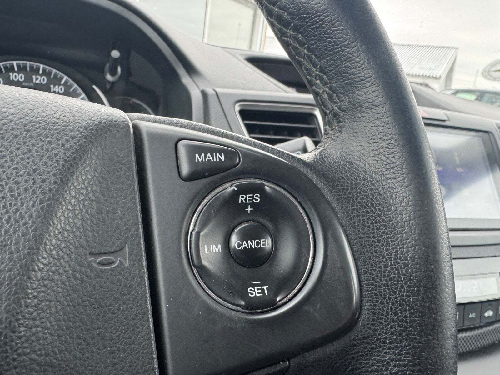 Hvid Honda CR-V fra 2016 set indefra