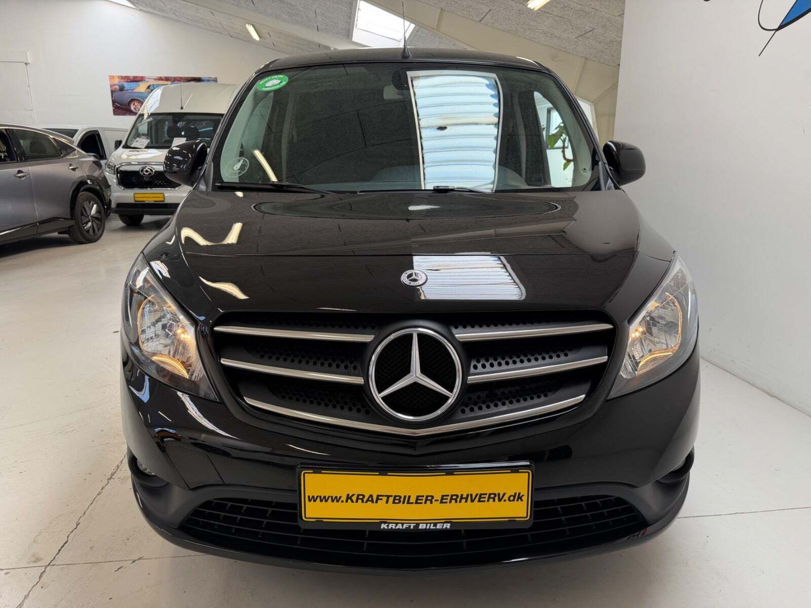 Sort Mercedes Citan 109 fra 2021