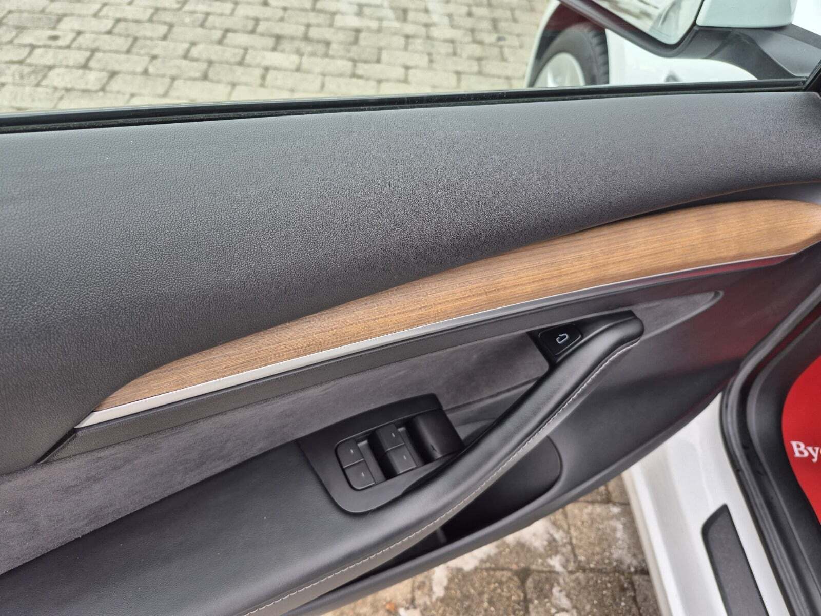 Hvid Tesla Model 3 fra 2022