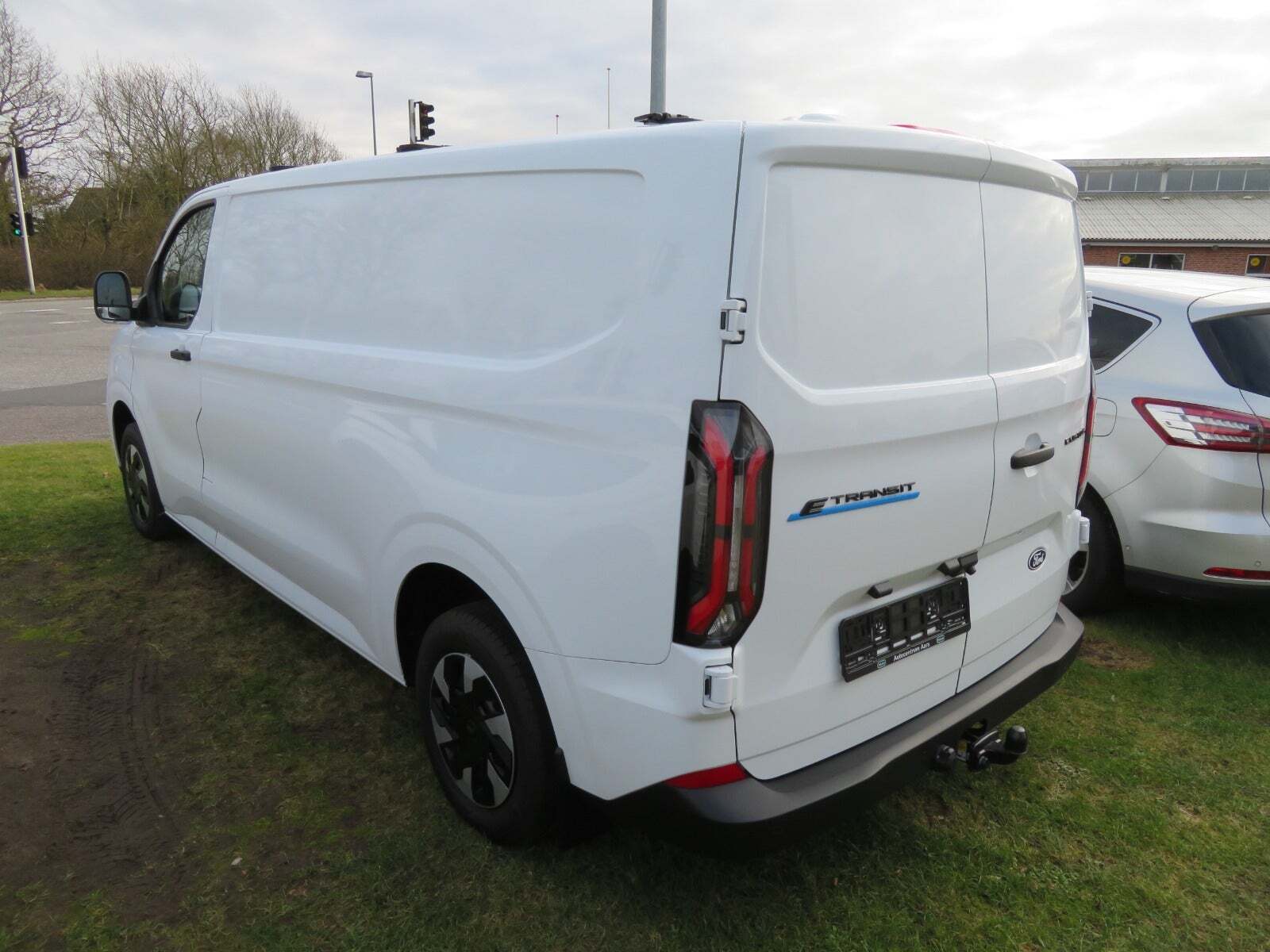 Ford E-Transit Custom 320L 64 Trend