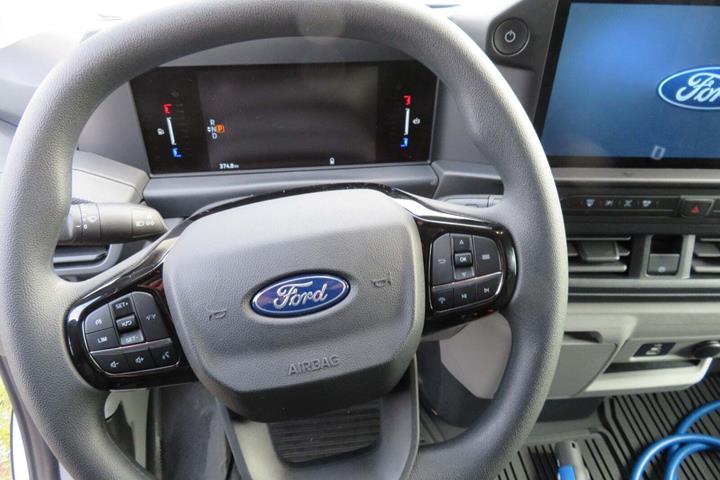 Hvid Ford E-Transit Custom 320 L2 fra 2024 set indefra