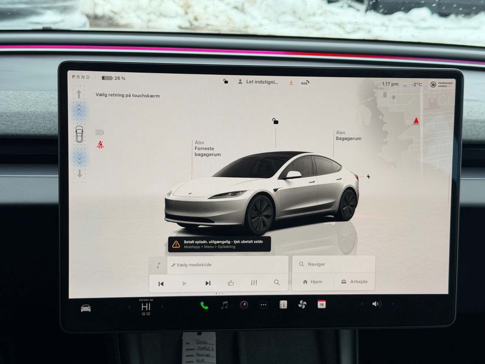 Hvid Tesla Model 3 fra 2024
