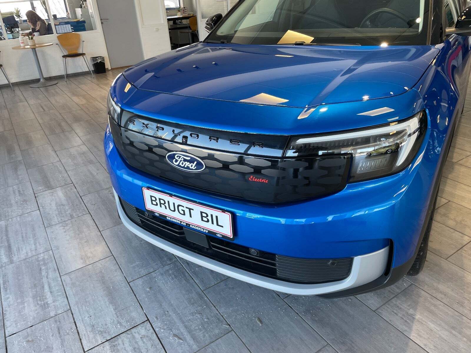 Ford Explorer 77 Select Extended Range