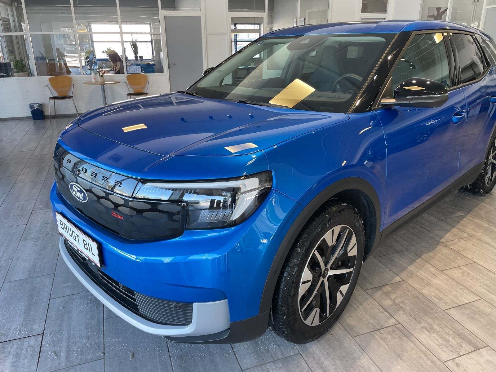 Ford Explorer 77 Select Extended Range