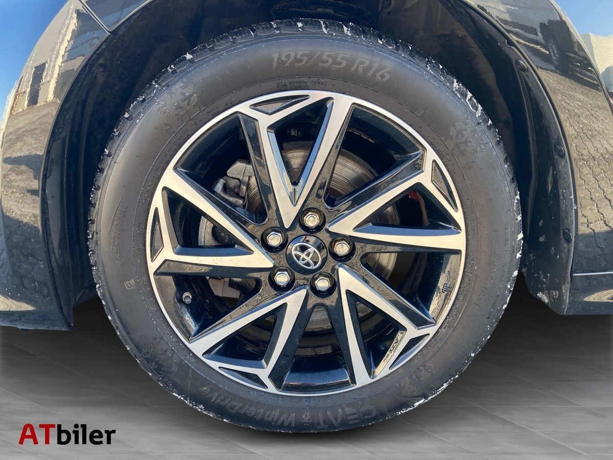 Sort Toyota Yaris fra 2023