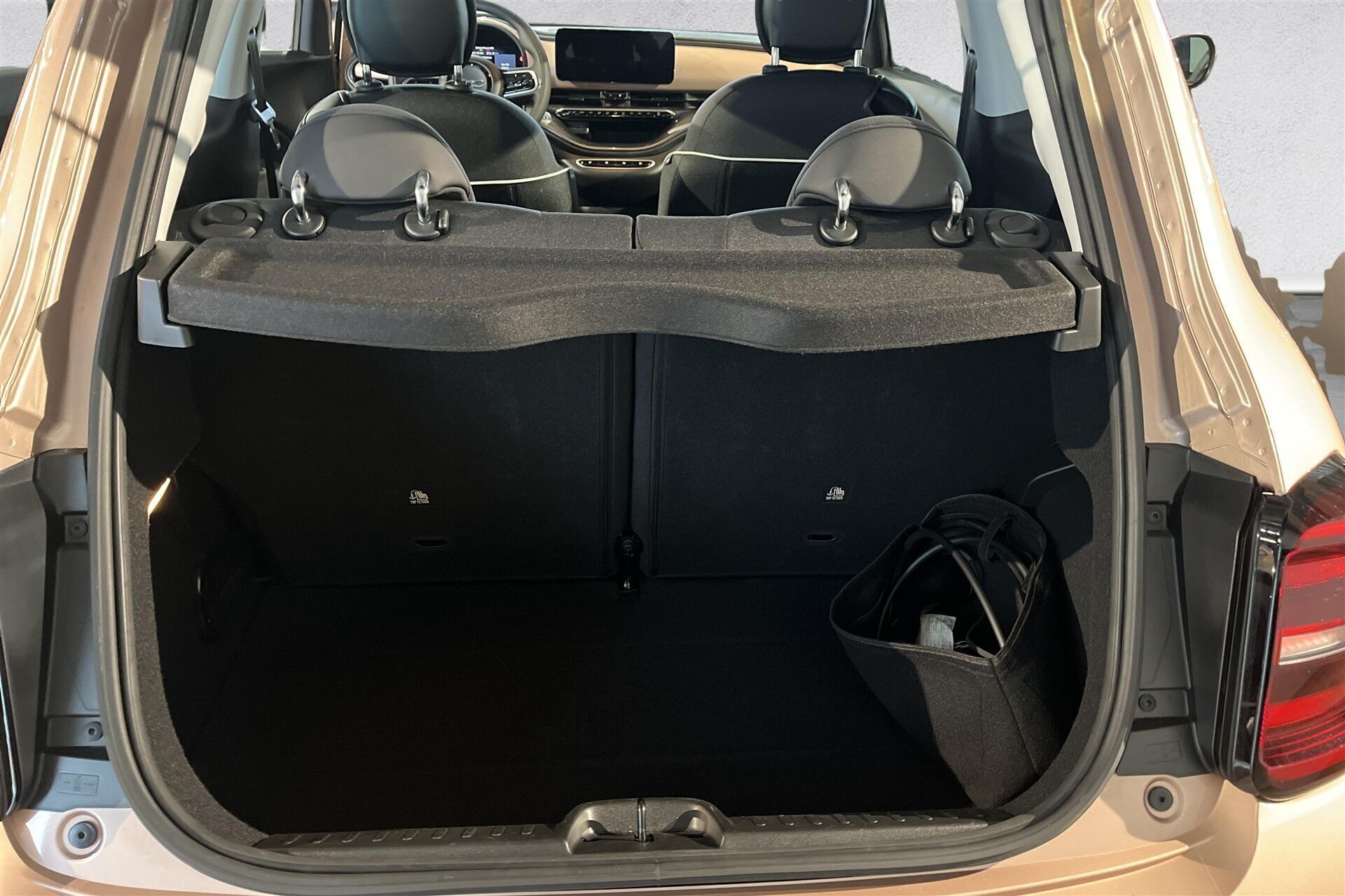 Pink Fiat 500e fra 2023